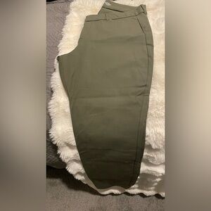 Old Navy Green skinny Pixie pants size 16 petite worn once